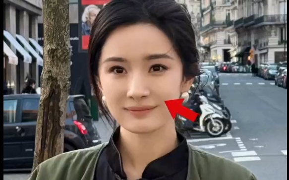 女明星都有法令纹，为什么不显老？