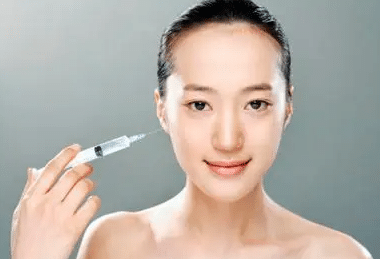 注射奥美定后有什么症状和表现？什么时期取出最好？