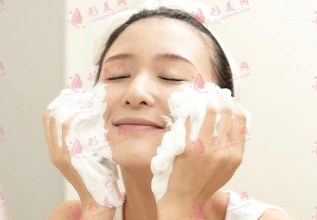 科学洗脸方式|如何正确洗脸？有哪些洗脸的误区？