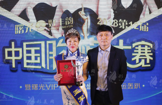 广州艺星蒋思军院长的假体隆胸和自体脂肪隆胸技术有什么特点？