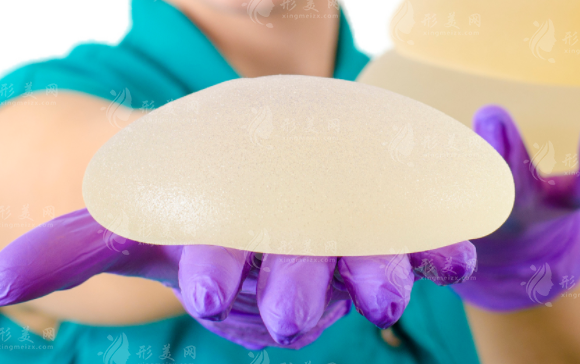 魔滴和曼托假体哪个好?隆胸品牌对比选购指南