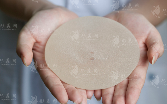 圆形隆胸假体好不好?和水滴形对比优缺点+3大选材攻略