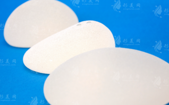 圆形隆胸假体怎么样？与水滴形对比+选材技巧全攻略