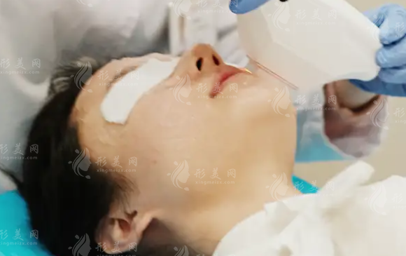 做完光电项目后为什么要防晒?皮肤科医生揭秘真相 做完光电项目后为什么要防晒?皮肤科医生揭秘真相
