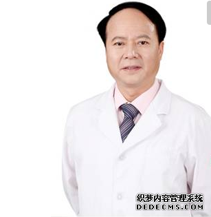 何斌