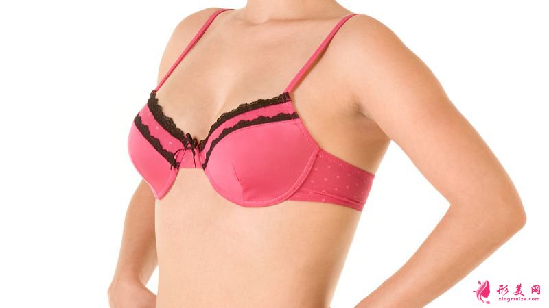 乳头凹陷是如何形成的？