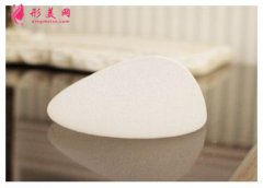 假体隆胸后的手感和真的是一样吗?